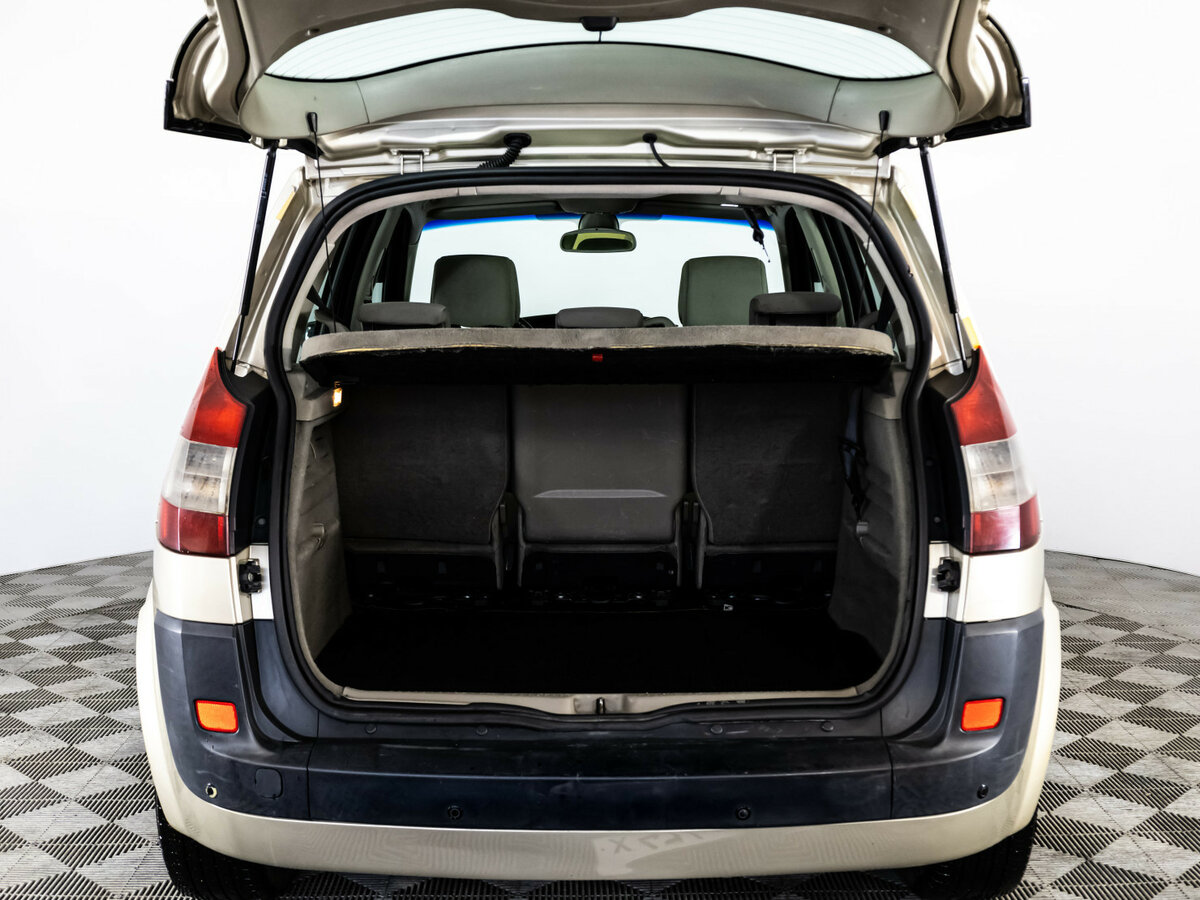 Renault Scenic с пробегом — 2006 год. Фото: #17