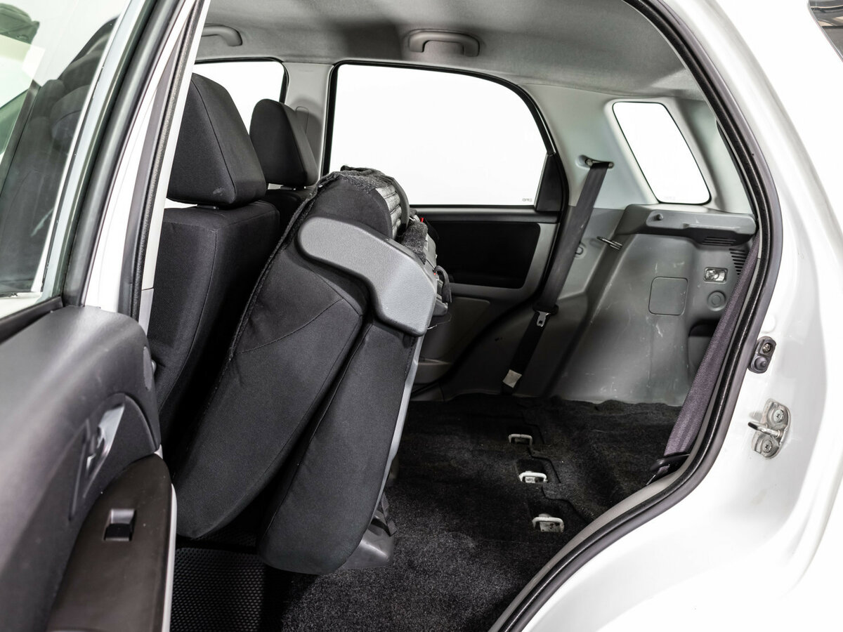 Suzuki SX4 с пробегом — 2011 год. Фото: #13