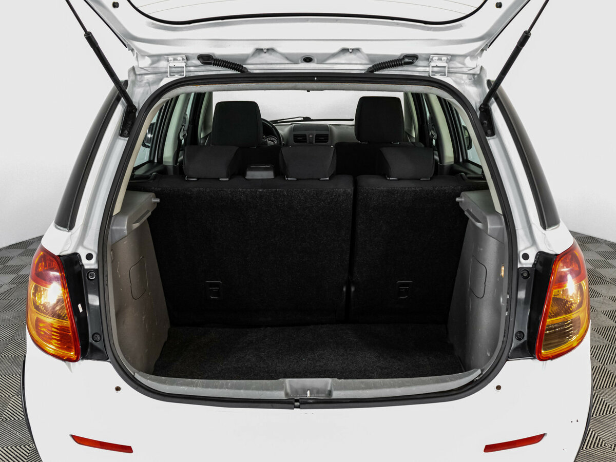 Suzuki SX4 с пробегом — 2011 год. Фото: #15