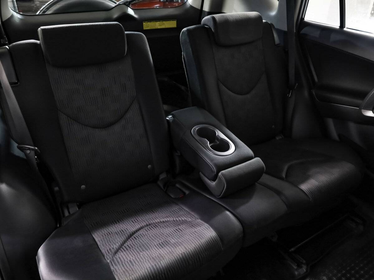 Toyota RAV4 с пробегом — 2012 год. Фото: #8