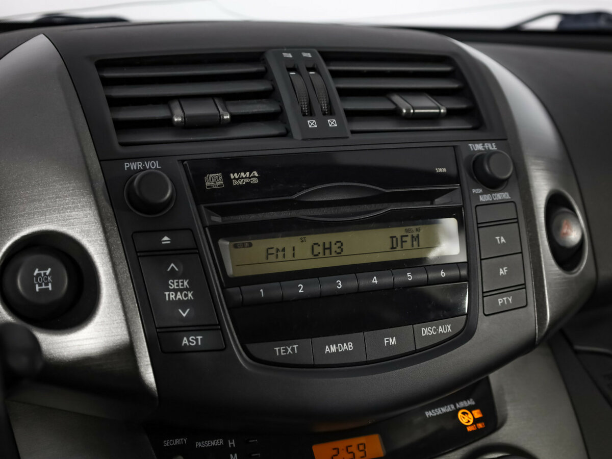 Toyota RAV4 с пробегом — 2012 год. Фото: #12