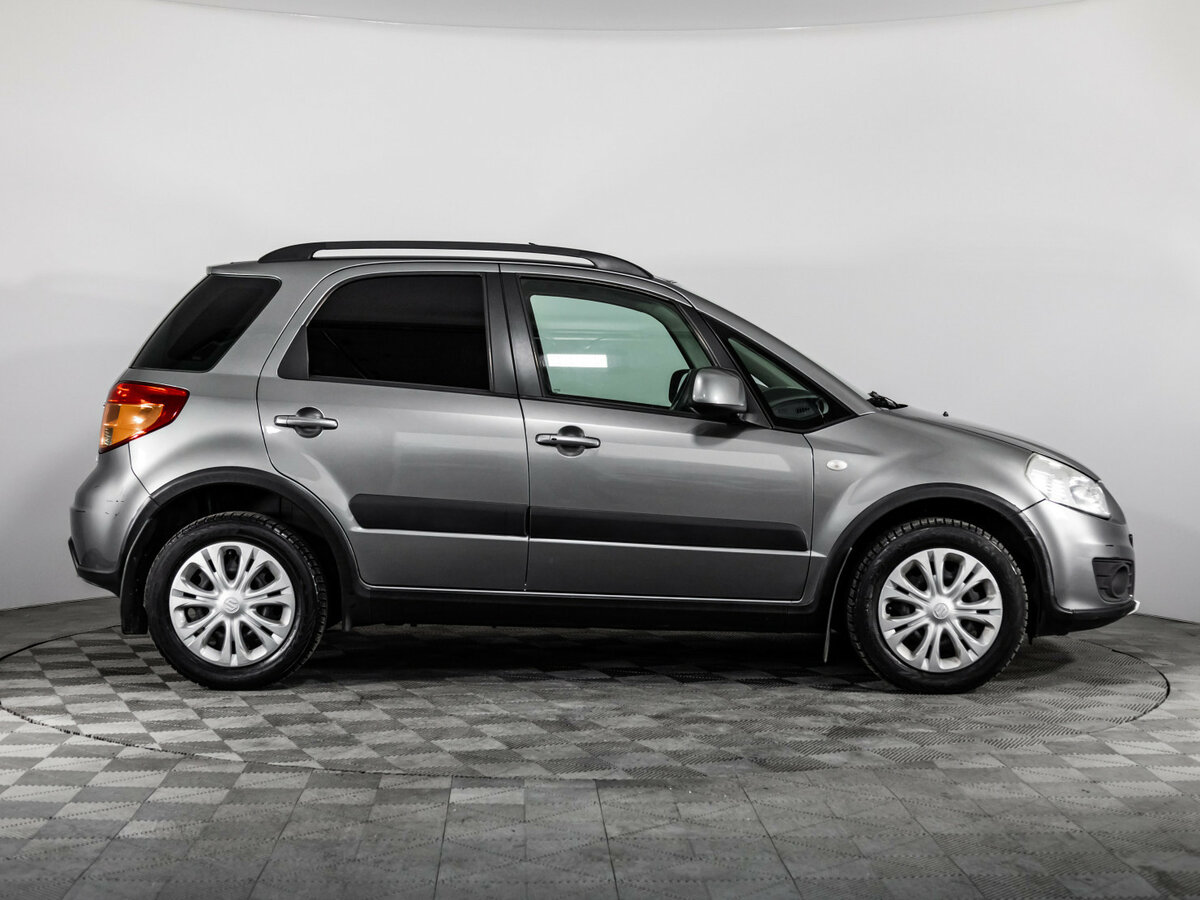 Suzuki SX4 с пробегом — 2010 год. Фото: #3