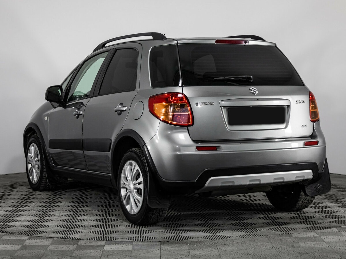 Suzuki SX4 с пробегом — 2010 год. Фото: #6
