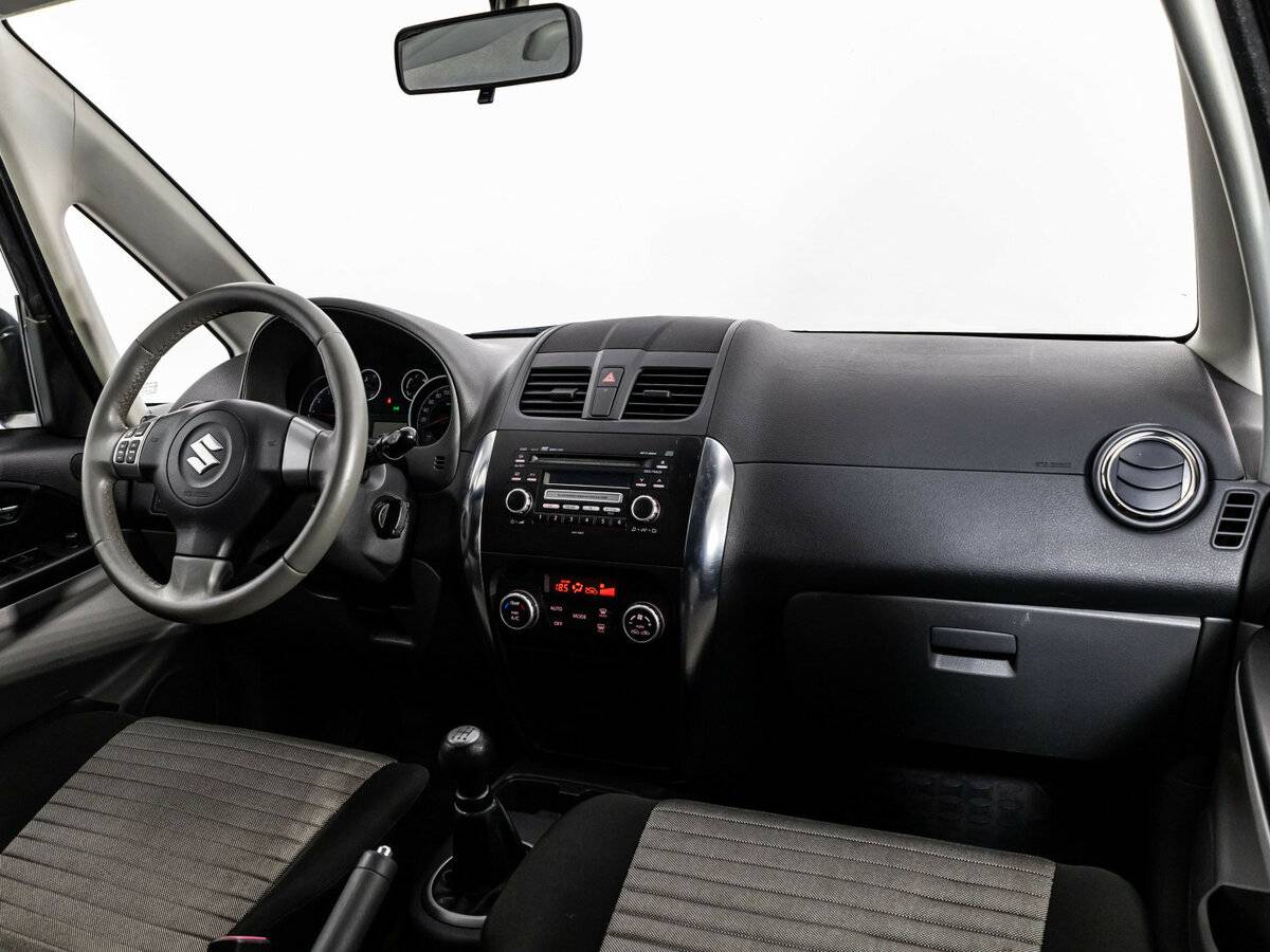 Suzuki SX4 с пробегом — 2010 год. Фото: #8