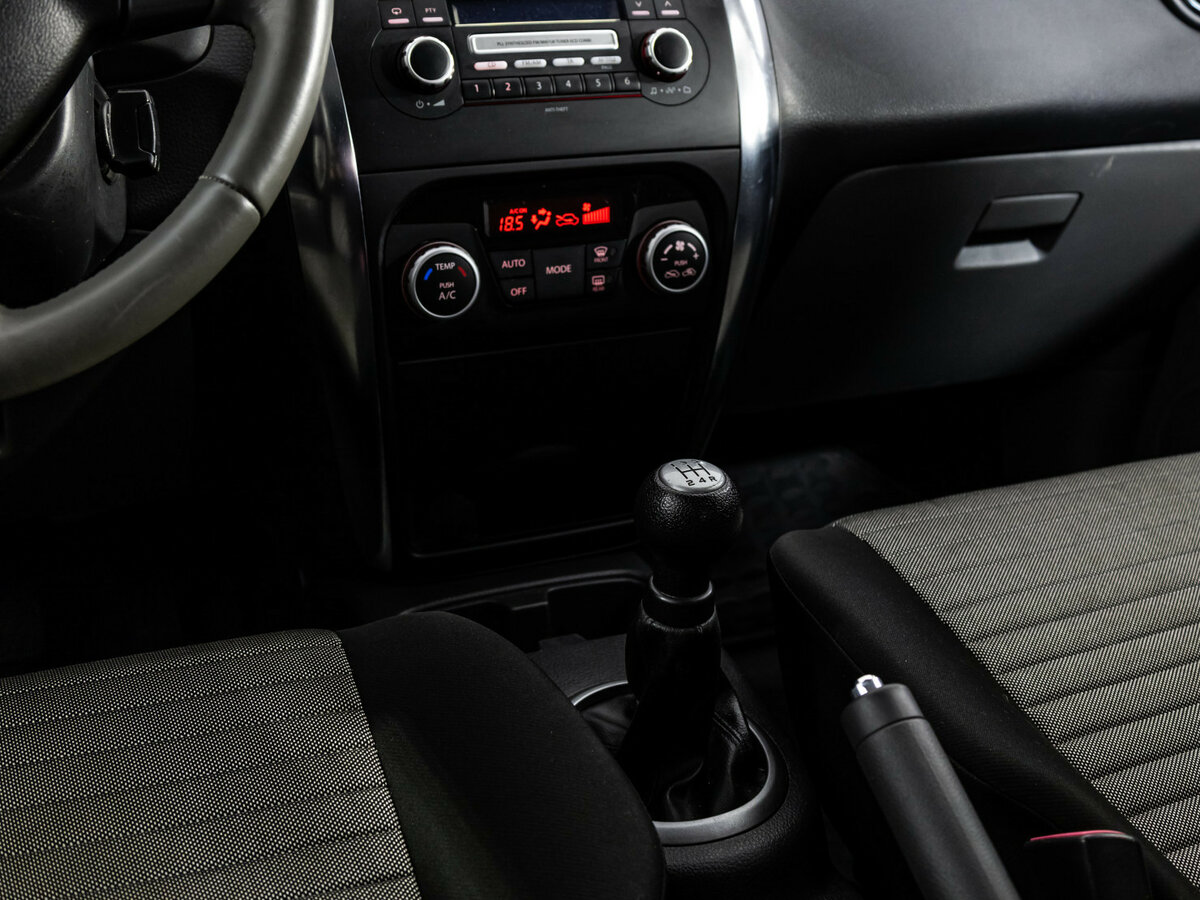 Suzuki SX4 с пробегом — 2010 год. Фото: #11