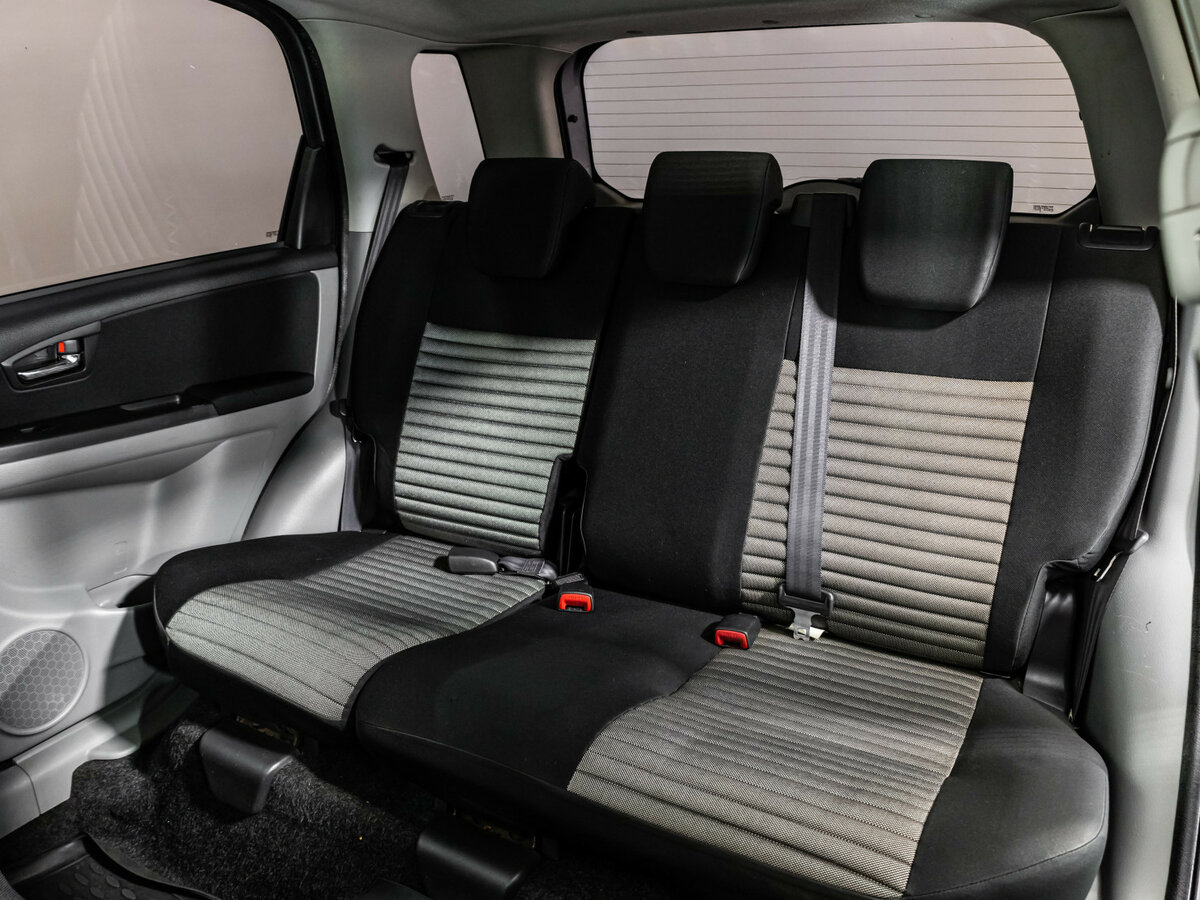 Suzuki SX4 с пробегом — 2010 год. Фото: #15