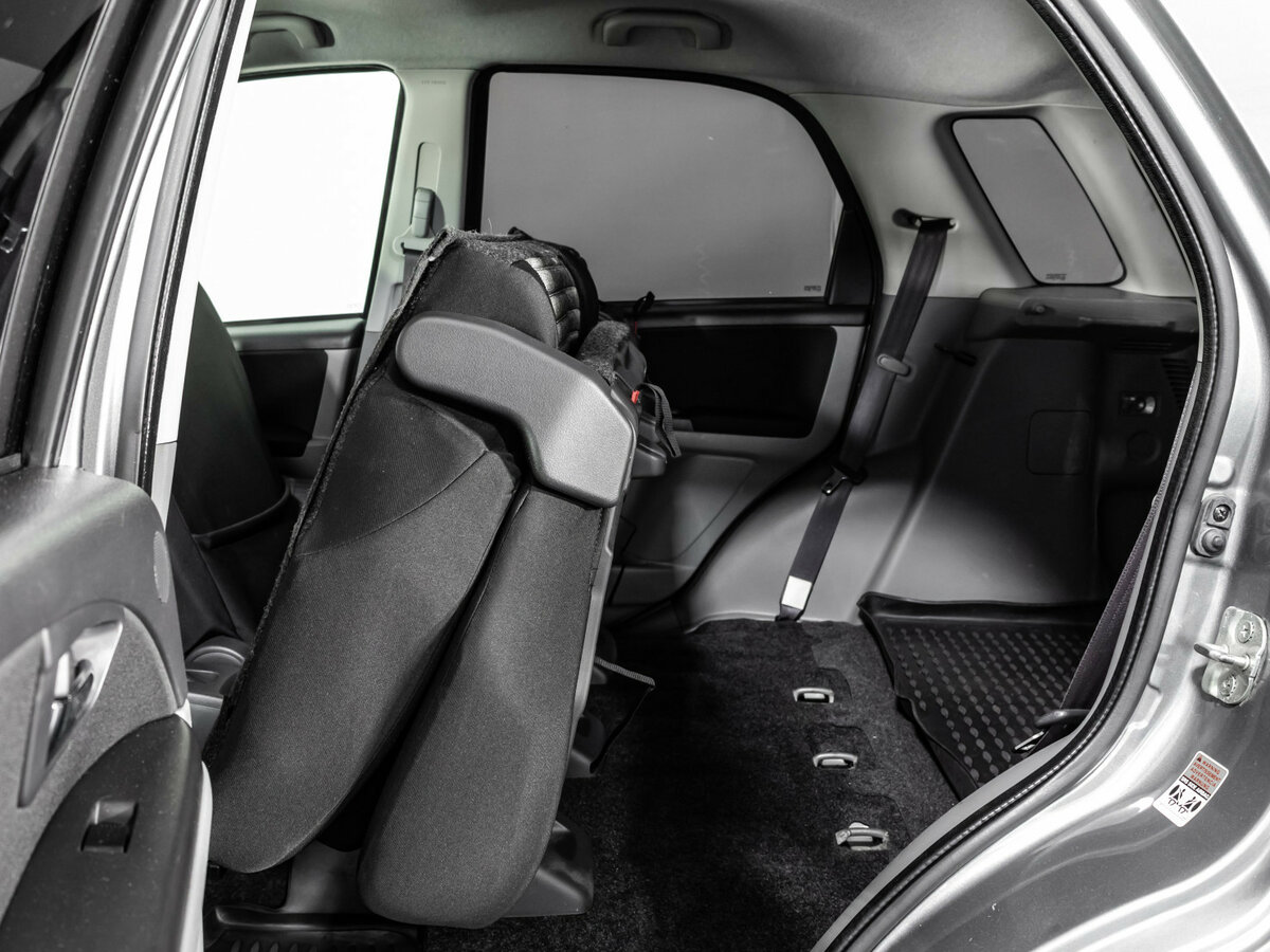 Suzuki SX4 с пробегом — 2010 год. Фото: #18