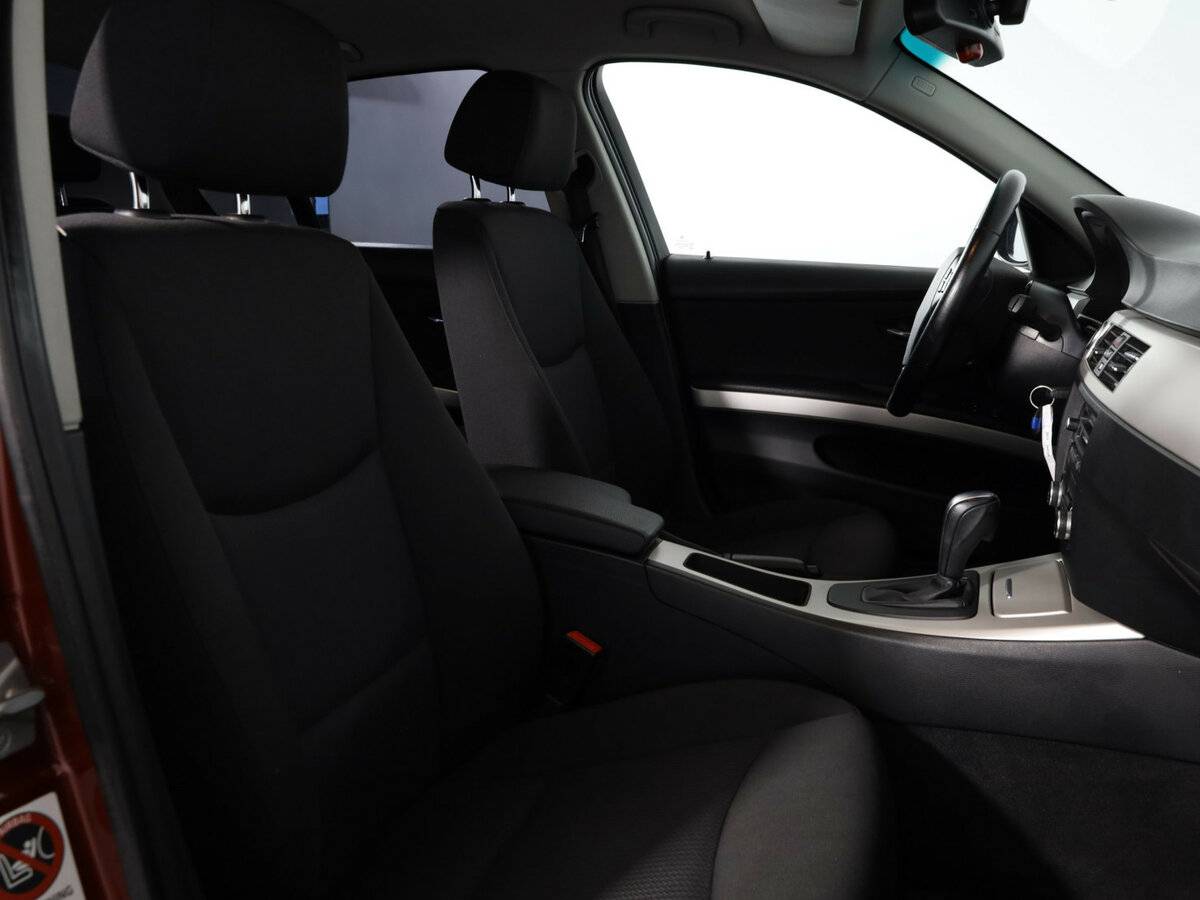 BMW 3 серии с пробегом — 2011 год. Фото: #8