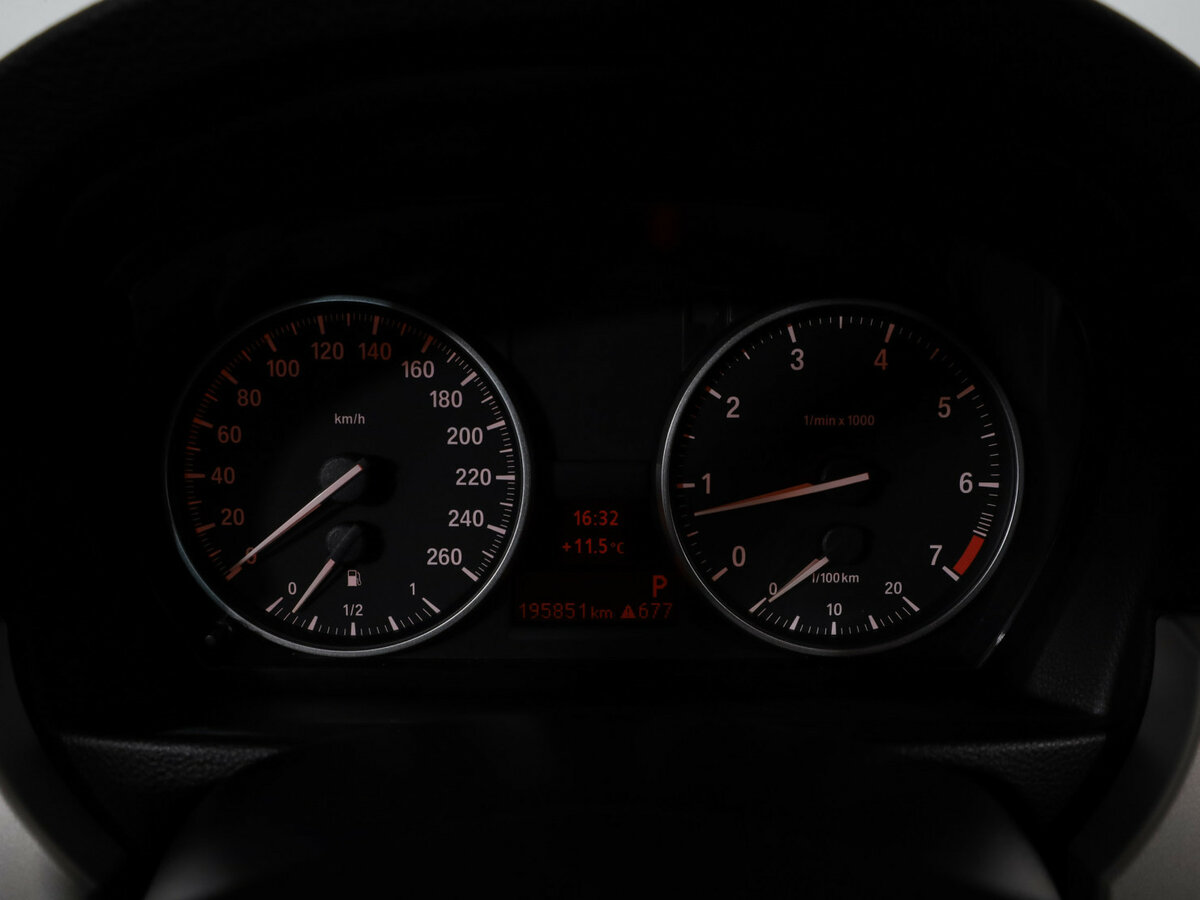 BMW 3 серии с пробегом — 2011 год. Фото: #10