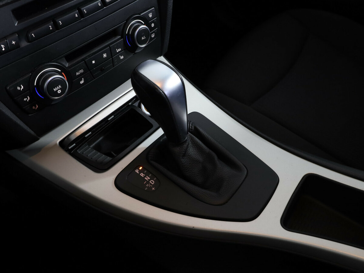 BMW 3 серии с пробегом — 2011 год. Фото: #11