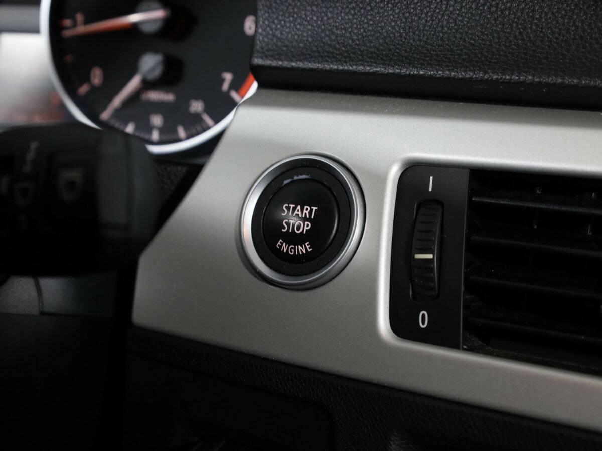 BMW 3 серии с пробегом — 2011 год. Фото: #13