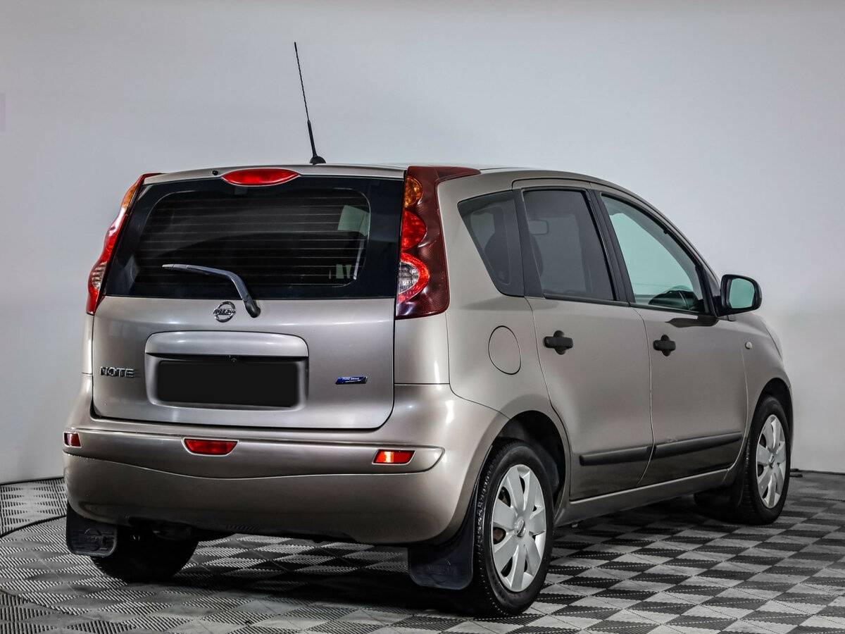 Nissan Note с пробегом — 2010 год. Фото: #3