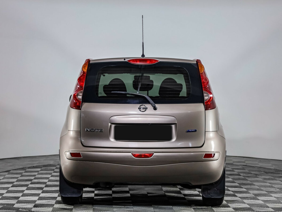 Nissan Note с пробегом — 2010 год. Фото: #4