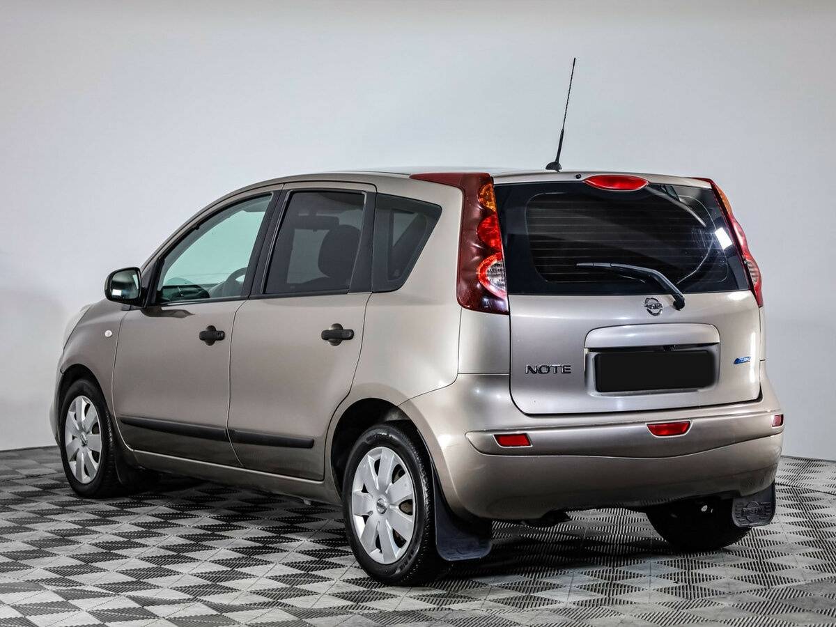 Nissan Note с пробегом — 2010 год. Фото: #5