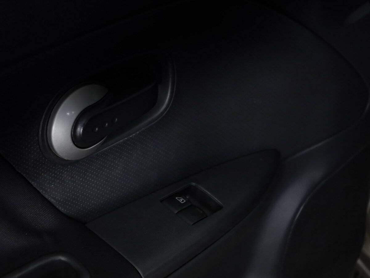 Nissan Note с пробегом — 2010 год. Фото: #9