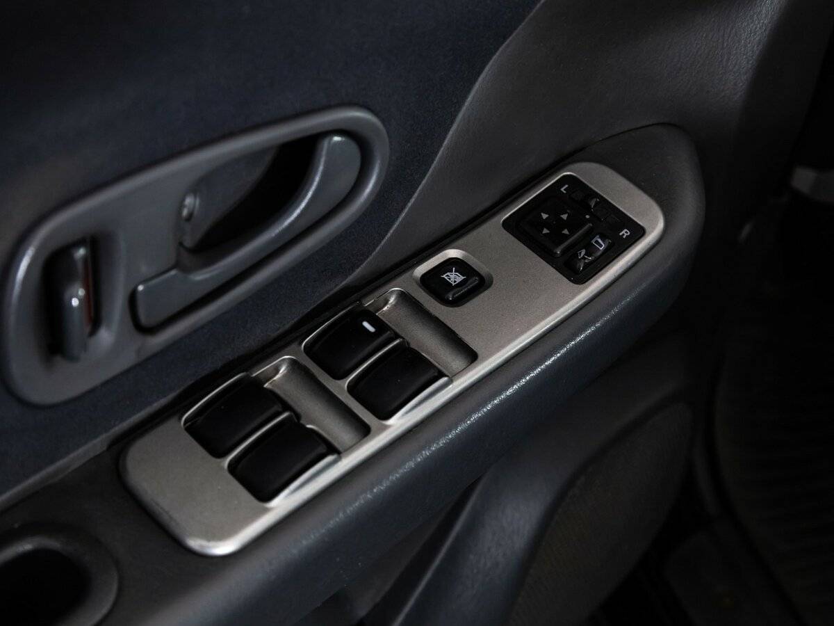 Mitsubishi Pajero Sport с пробегом — 2008 год. Фото: #12