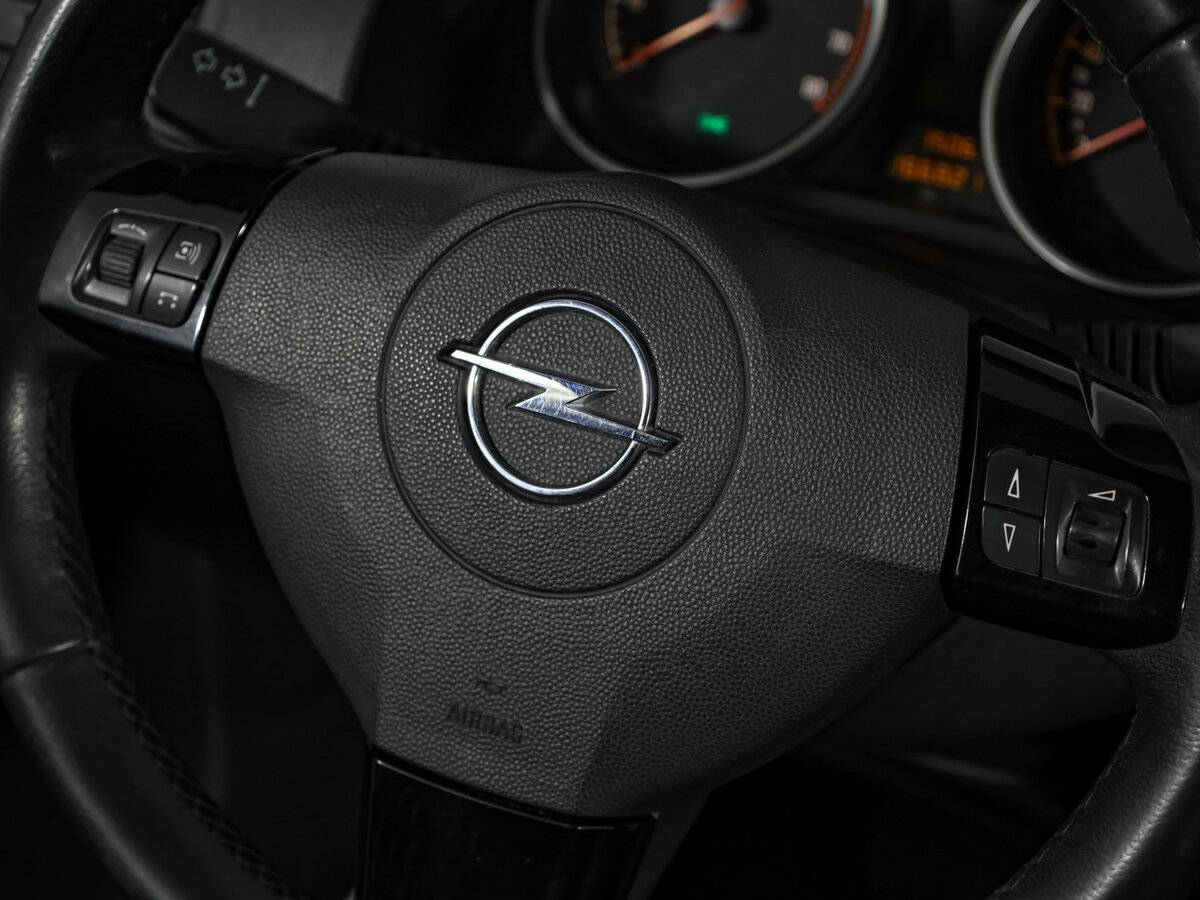 Opel Astra с пробегом — 2008 год. Фото: #9