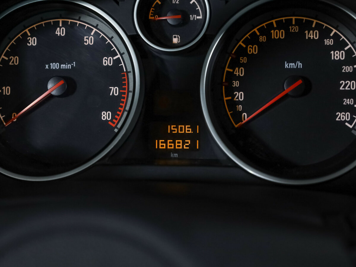 Opel Astra с пробегом — 2008 год. Фото: #10