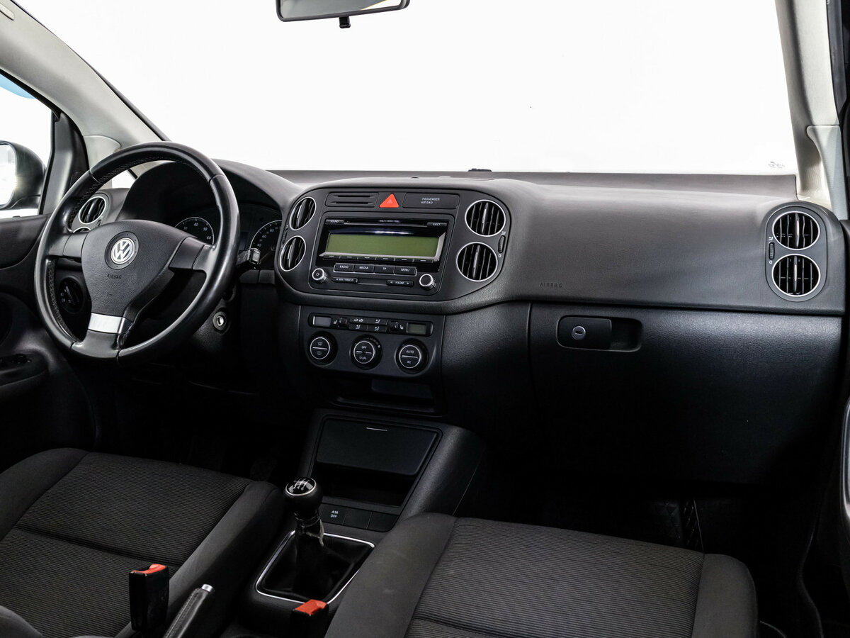 Volkswagen Golf Plus с пробегом — 2008 год. Фото: #8