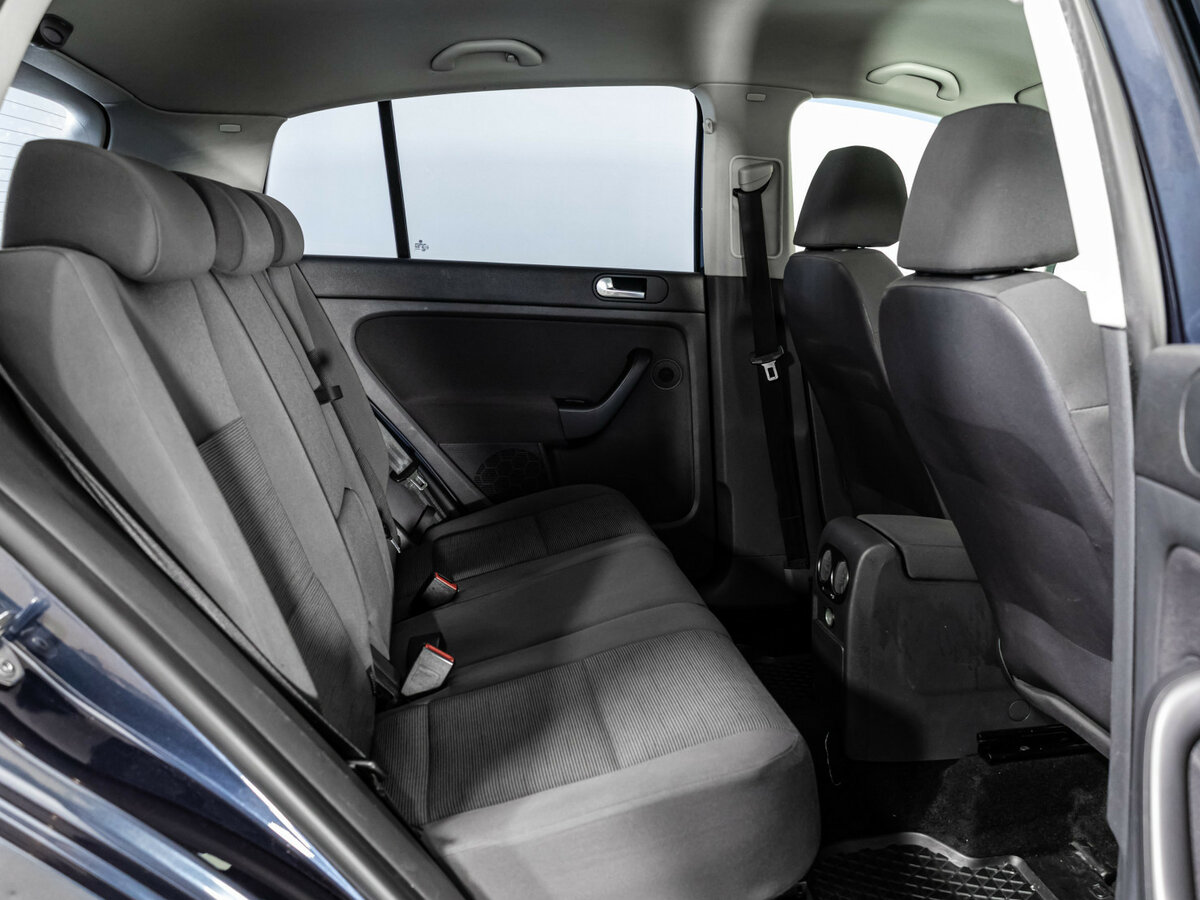 Volkswagen Golf Plus с пробегом — 2008 год. Фото: #12