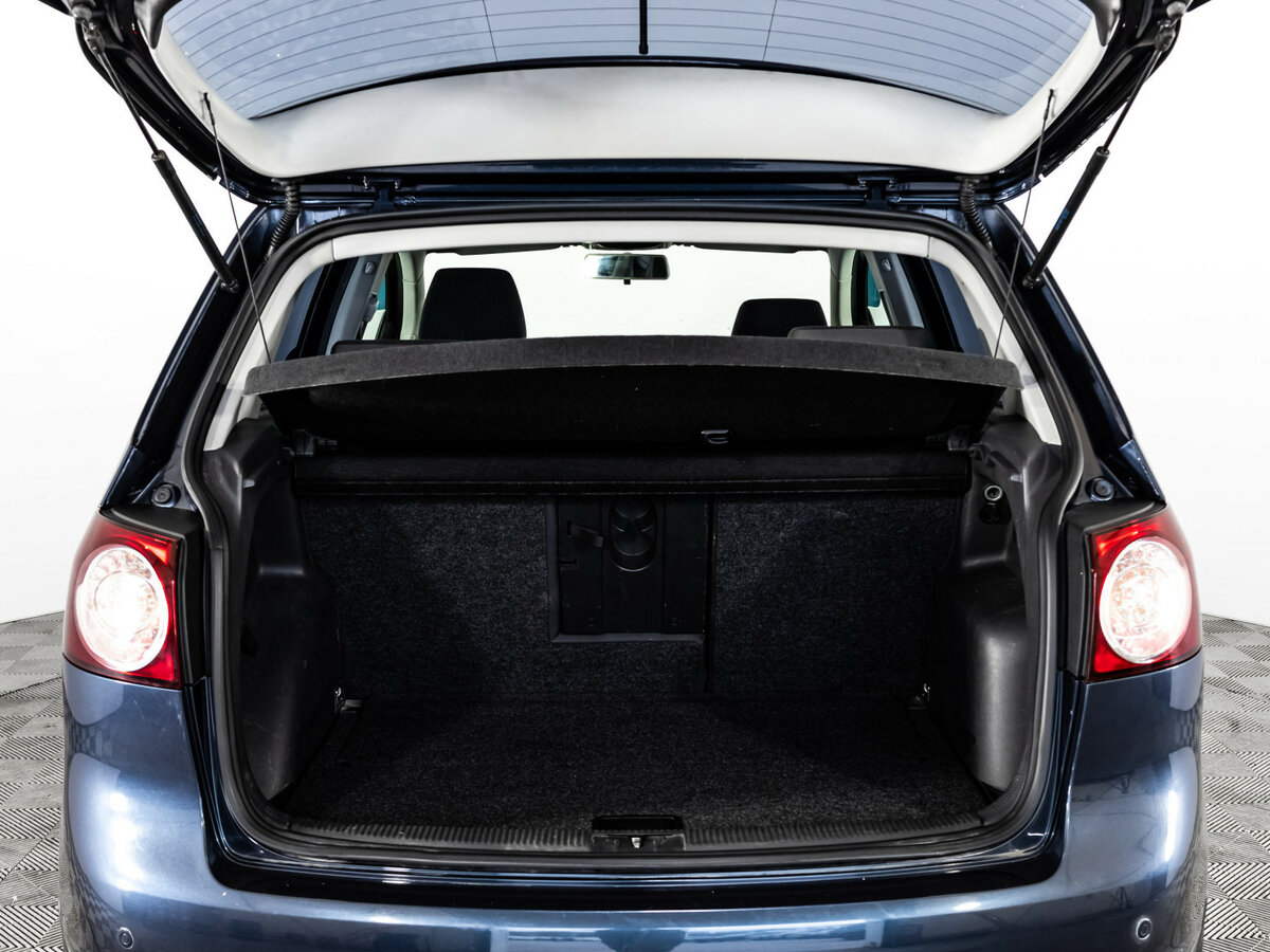Volkswagen Golf Plus с пробегом — 2008 год. Фото: #17