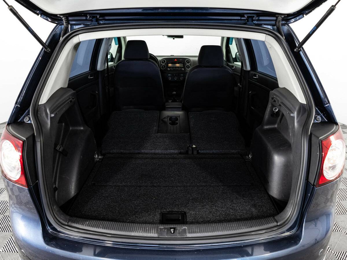 Volkswagen Golf Plus с пробегом — 2008 год. Фото: #18