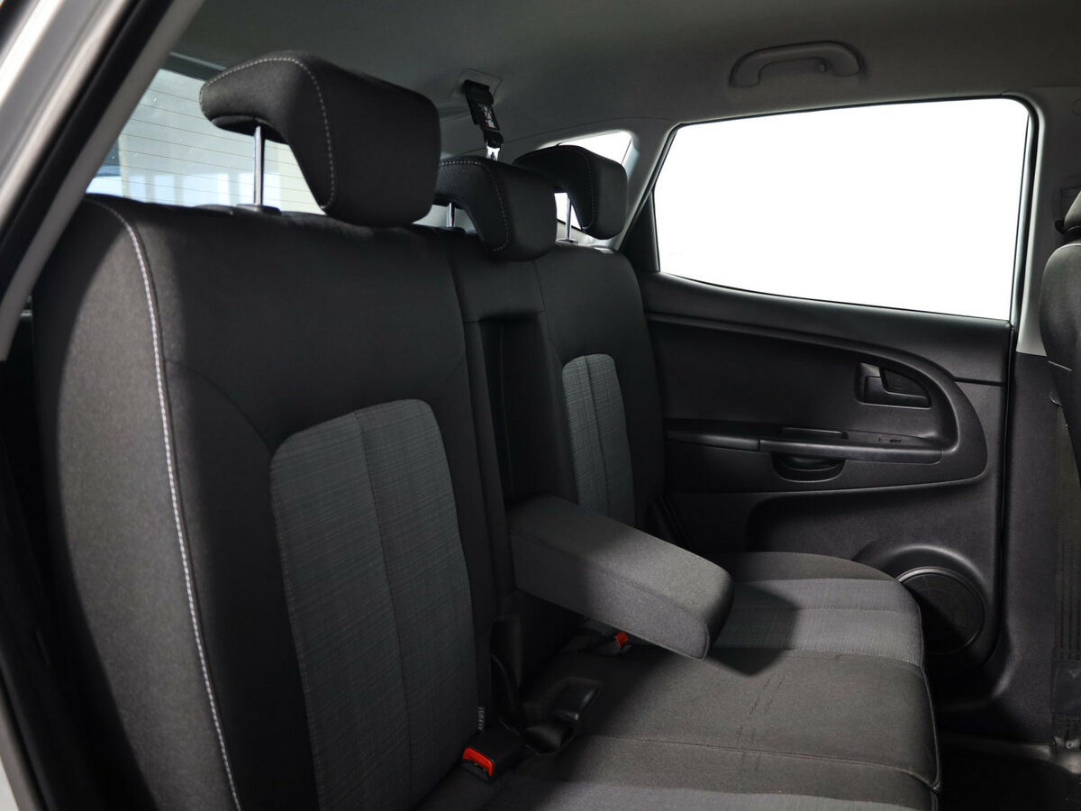 Kia Venga с пробегом — 2012 год. Фото: #9