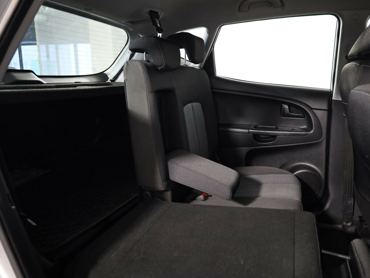 Kia Venga с пробегом — 2012 год. Фото: #10