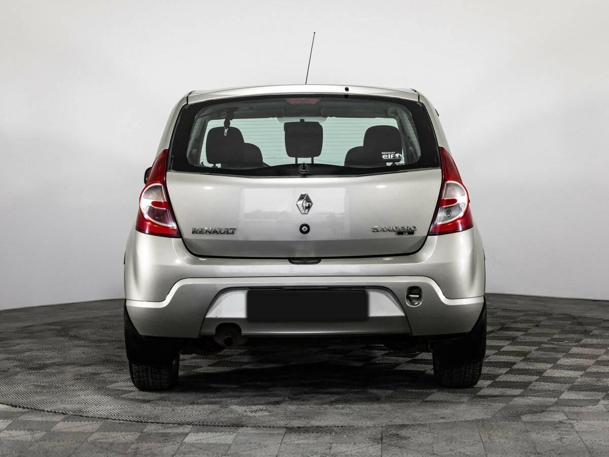 Renault Sandero с пробегом — 2011 год. Фото: #4