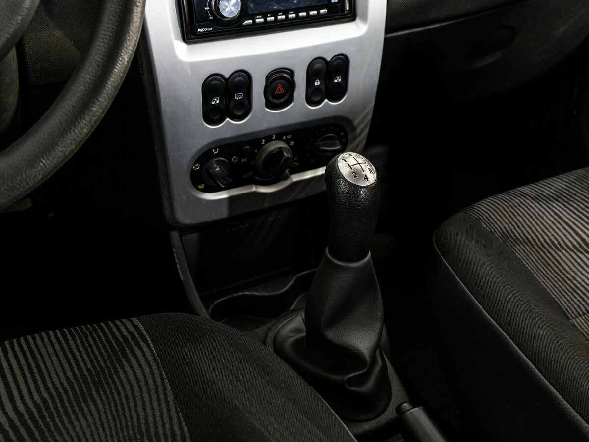 Renault Sandero с пробегом — 2011 год. Фото: #8