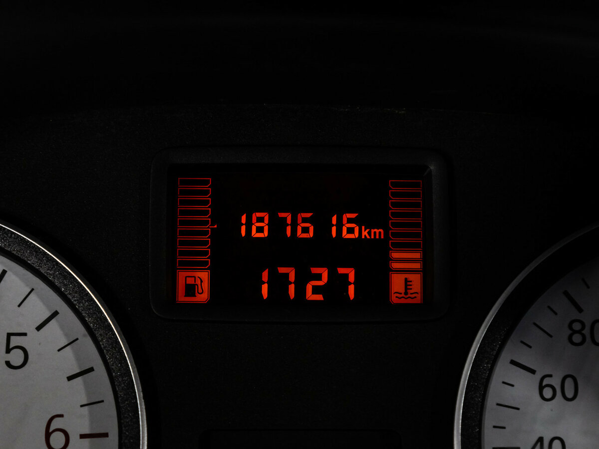 Renault Sandero с пробегом — 2011 год. Фото: #11