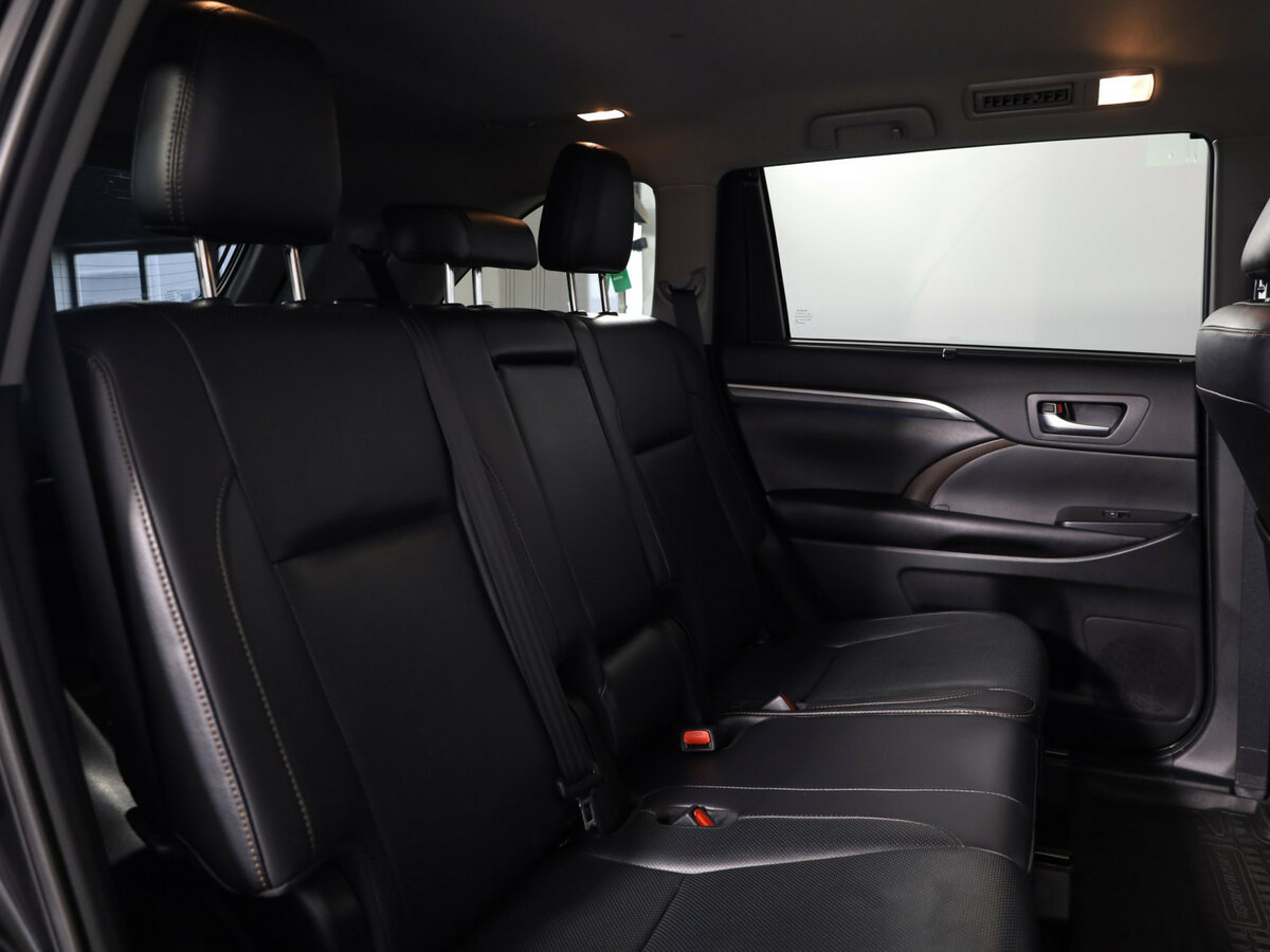 Toyota Highlander с пробегом — 2019 год. Фото: #10
