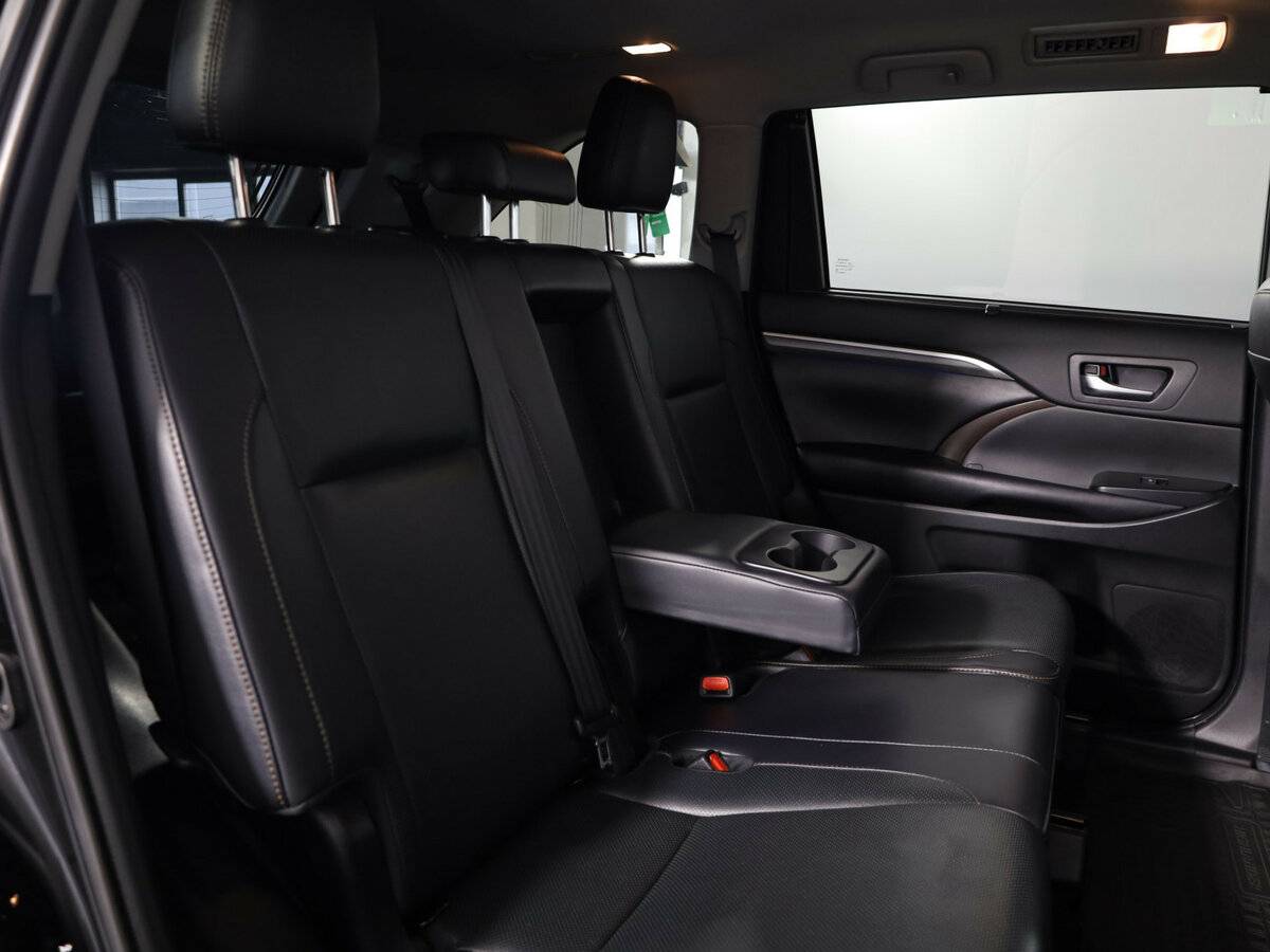Toyota Highlander с пробегом — 2019 год. Фото: #11