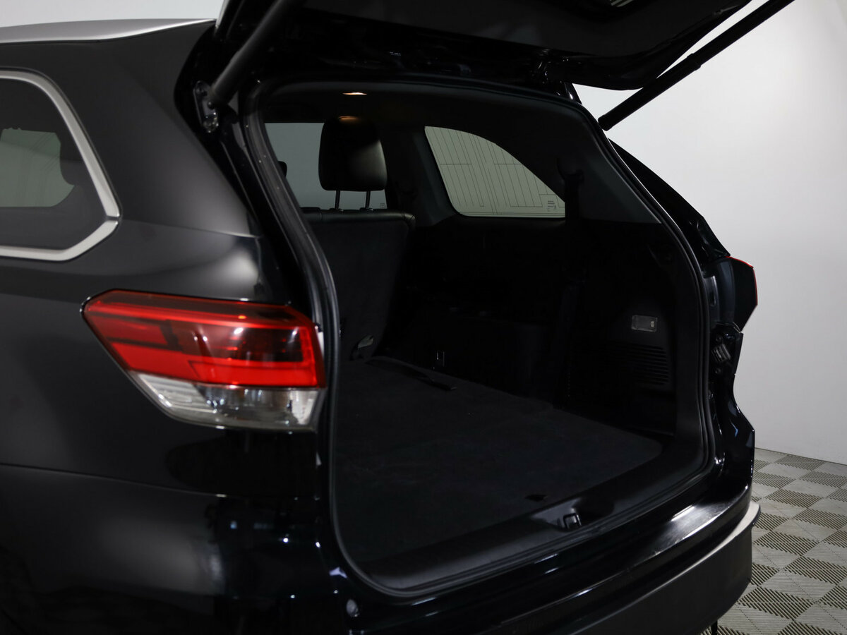 Toyota Highlander с пробегом — 2019 год. Фото: #29