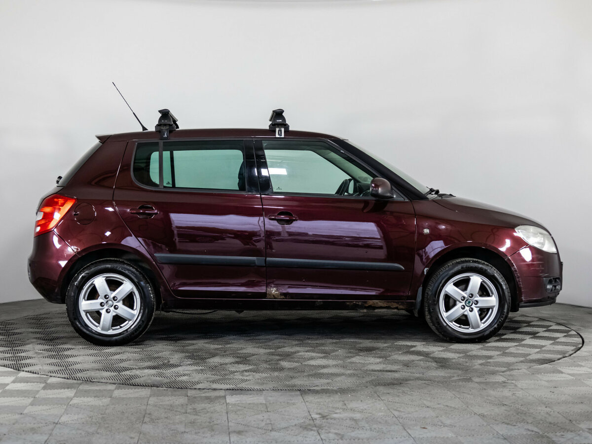 Skoda Fabia с пробегом — 2010 год. Фото: #3