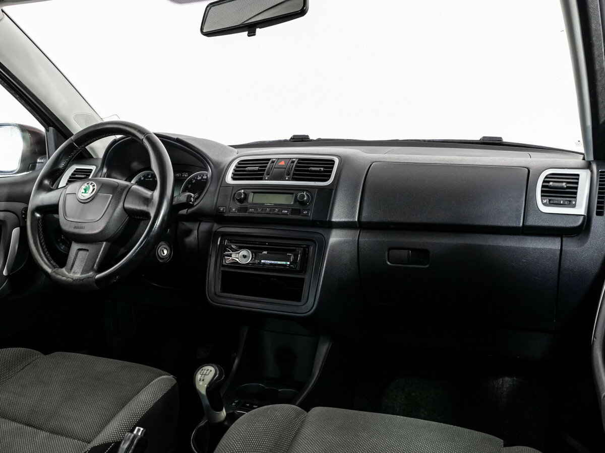 Skoda Fabia с пробегом — 2010 год. Фото: #8