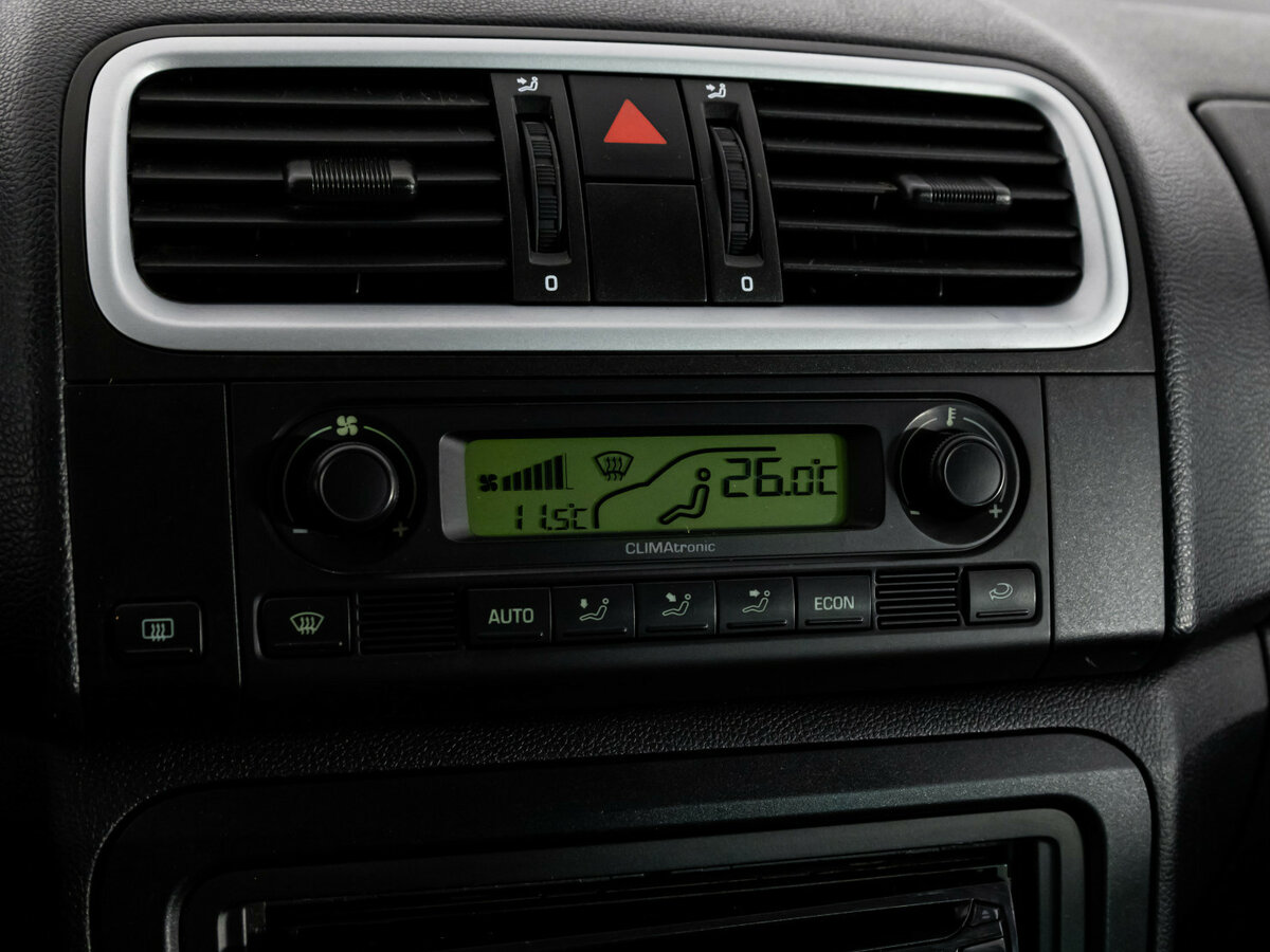 Skoda Fabia с пробегом — 2010 год. Фото: #11