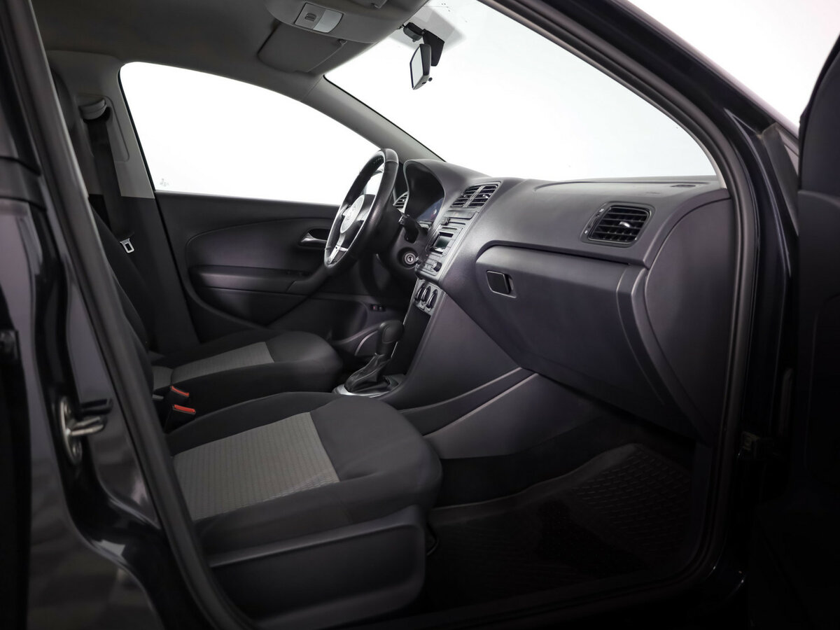 Volkswagen Polo с пробегом — 2013 год. Фото: #14