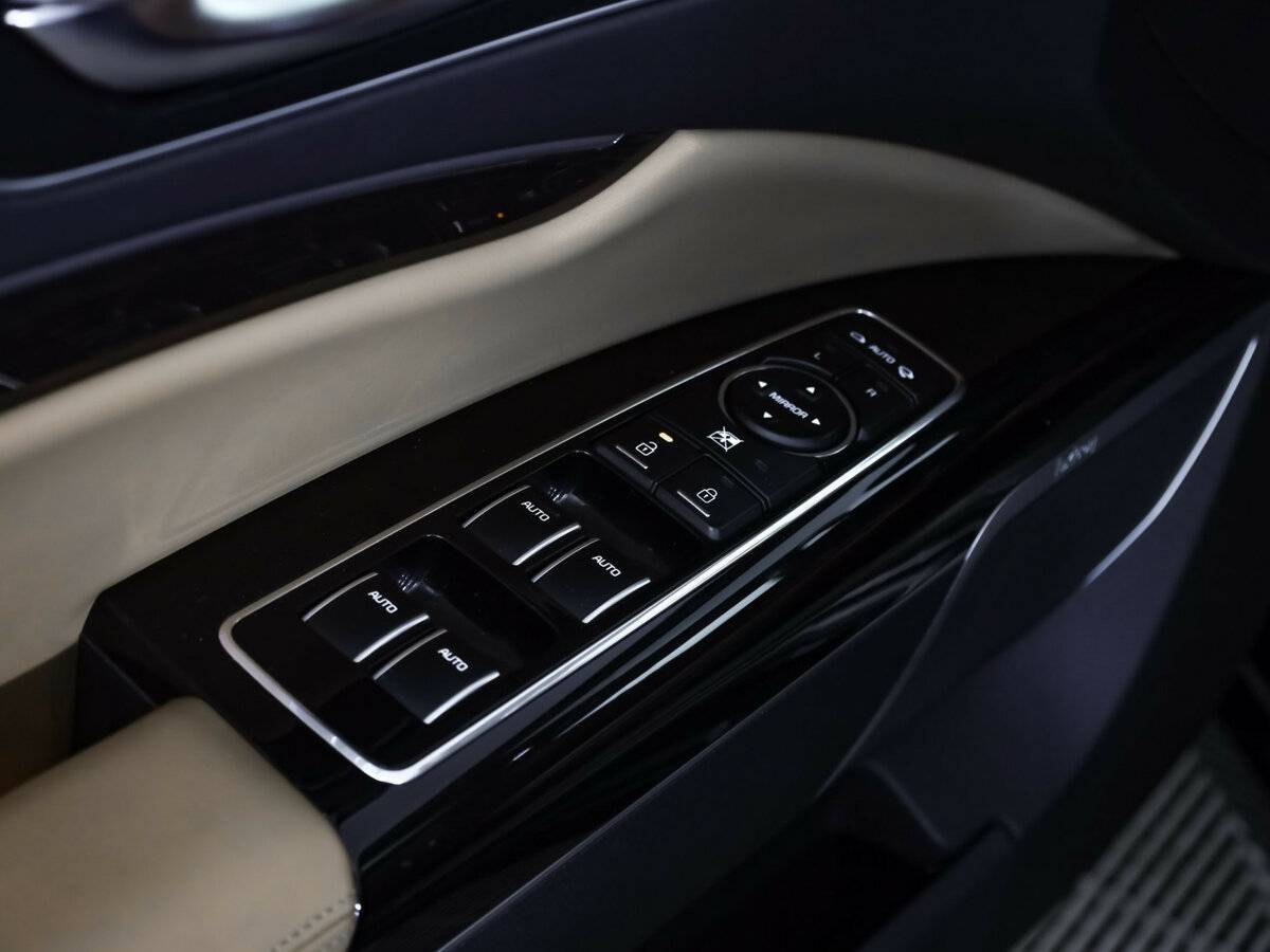 Kia Quoris с пробегом — 2017 год. Фото: #11