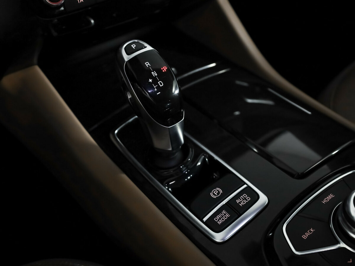 Kia Quoris с пробегом — 2017 год. Фото: #17