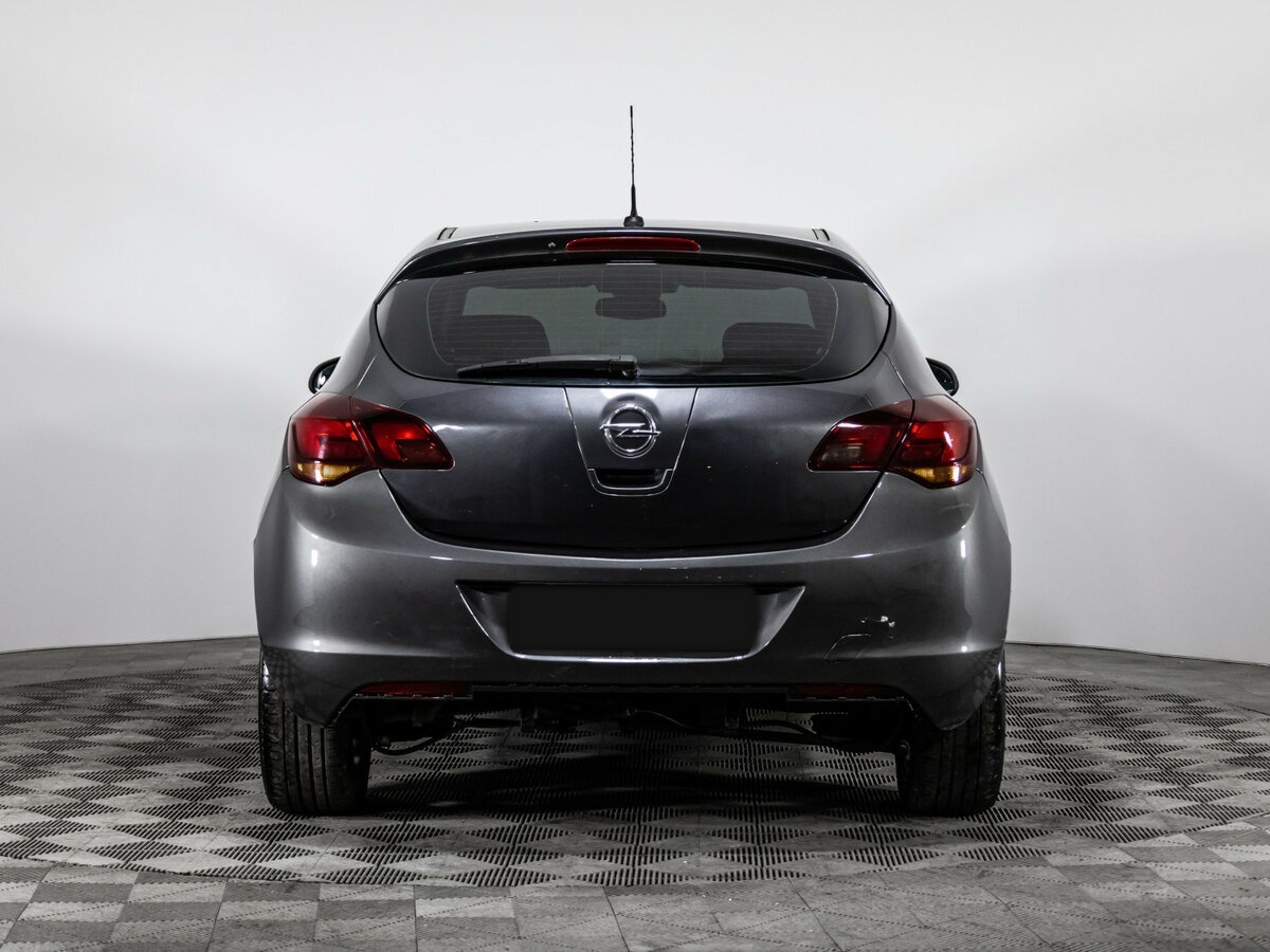 Opel Astra с пробегом — 2010 год. Фото: #4