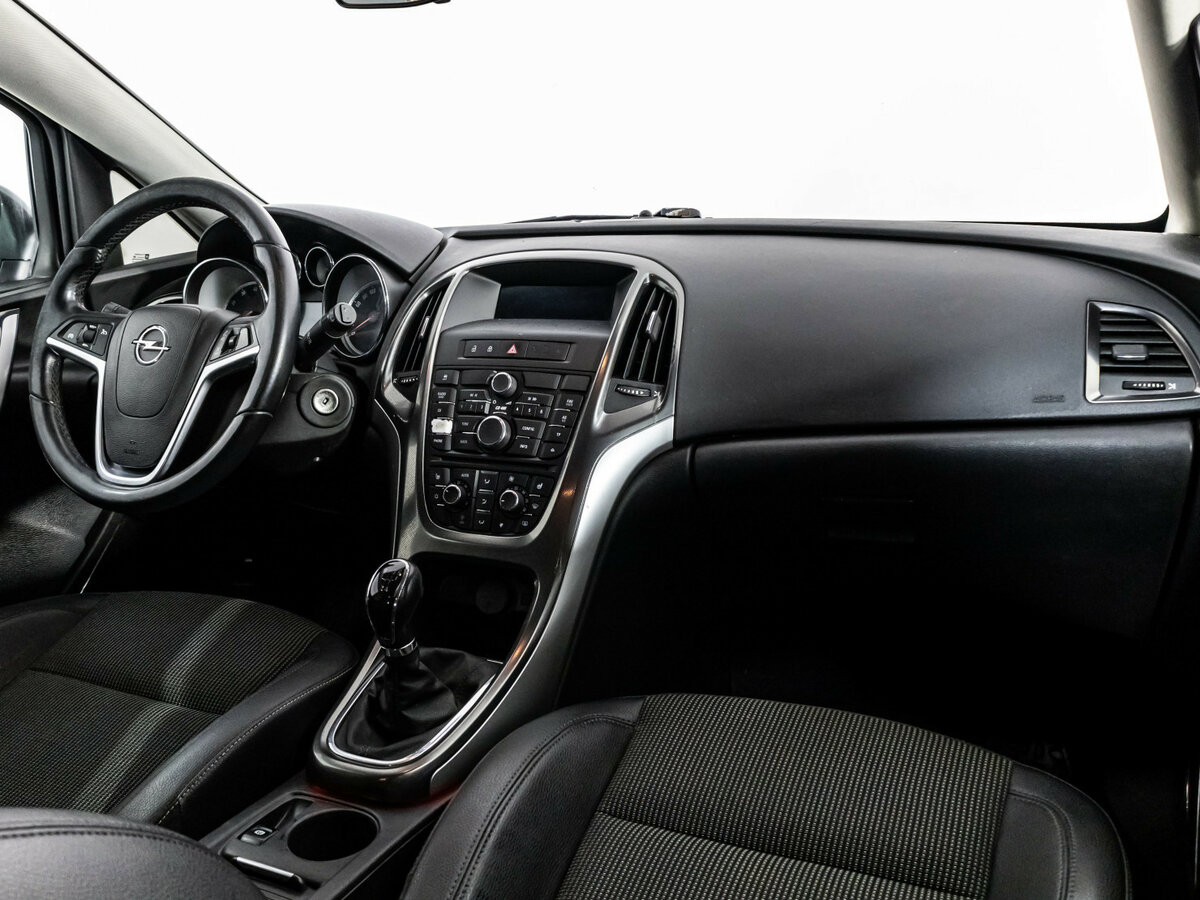 Opel Astra с пробегом — 2010 год. Фото: #6