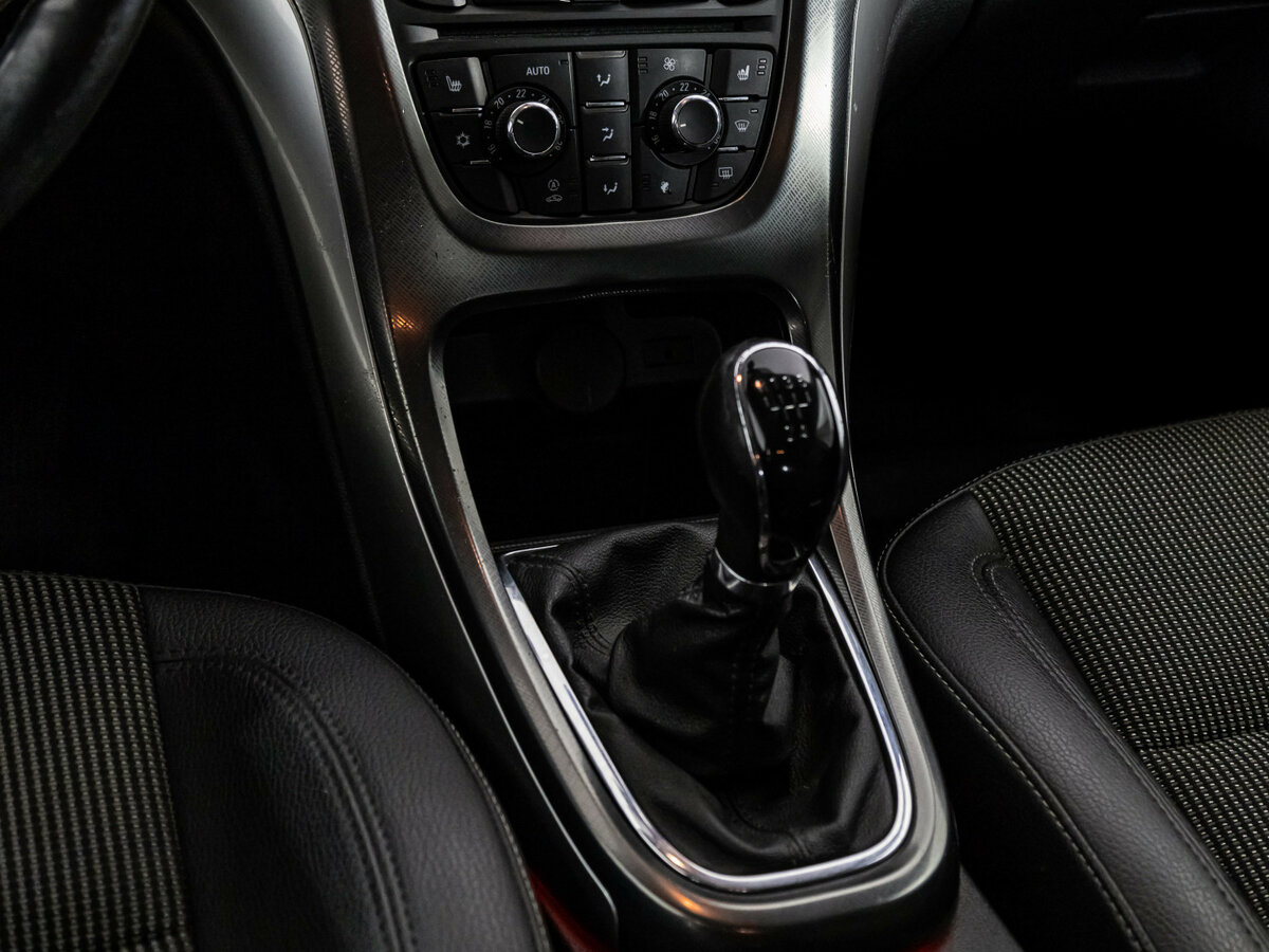 Opel Astra с пробегом — 2010 год. Фото: #9