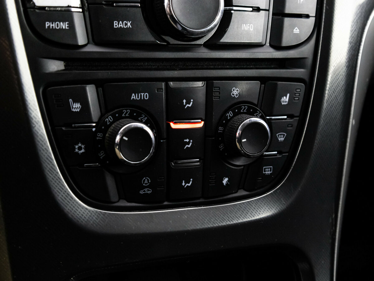 Opel Astra с пробегом — 2010 год. Фото: #10