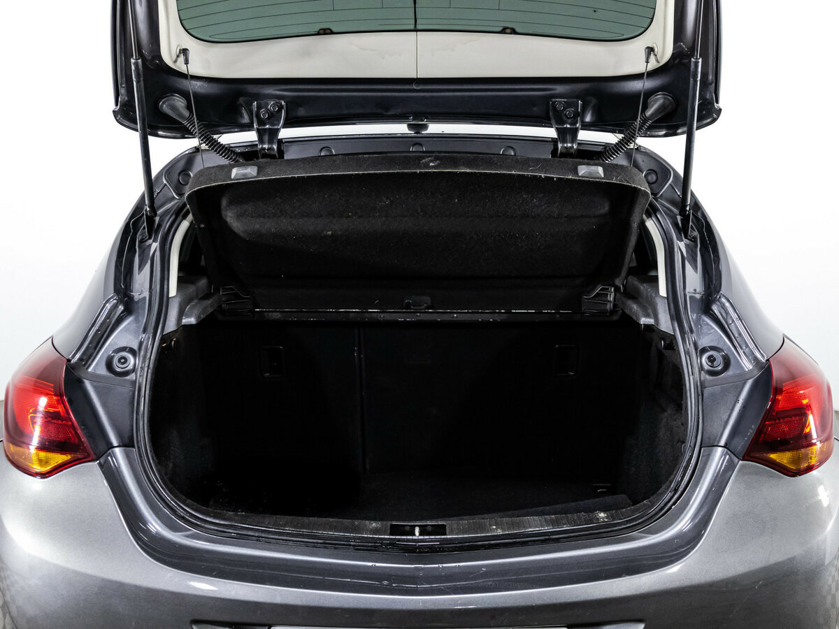 Opel Astra с пробегом — 2010 год. Фото: #12