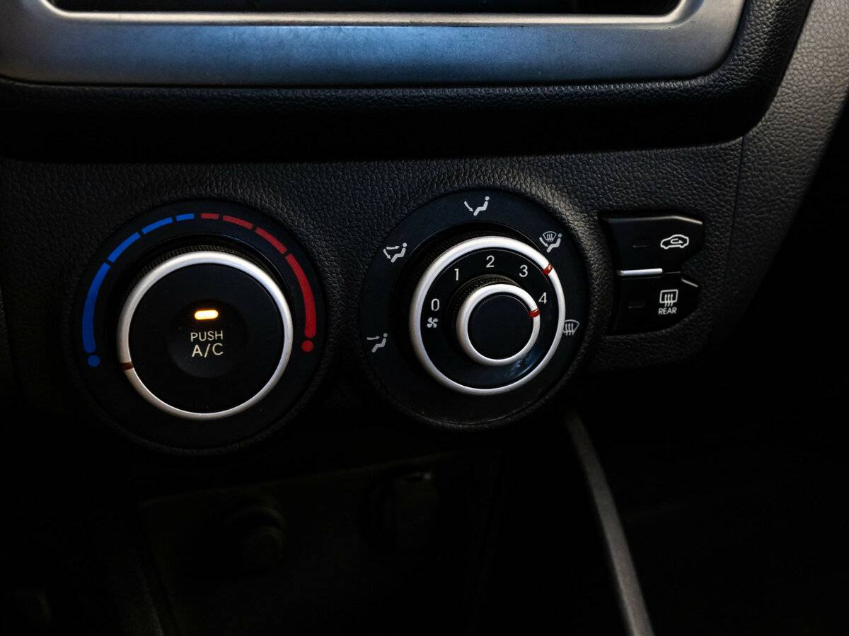 Kia Rio с пробегом — 2011 год. Фото: #10