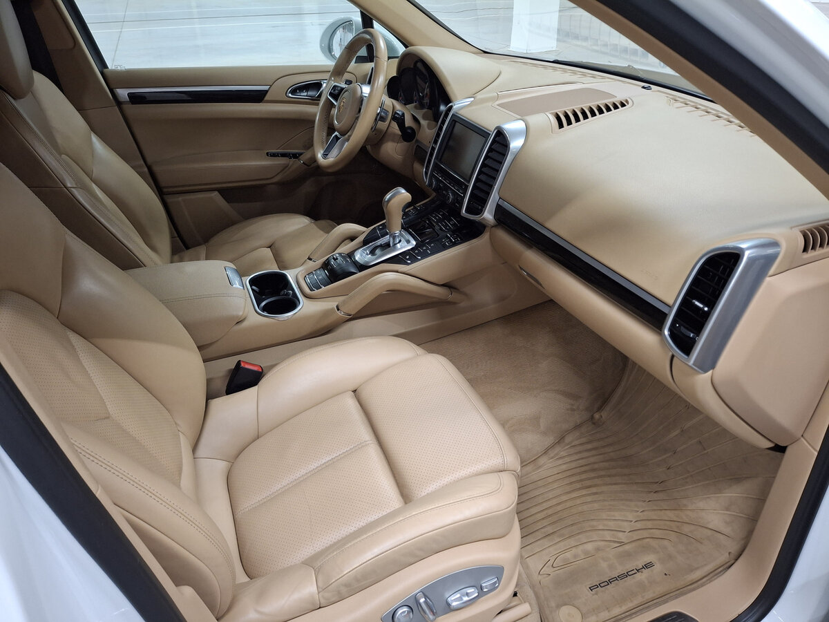 Porsche Cayenne с пробегом — 2015 год. Фото: #10