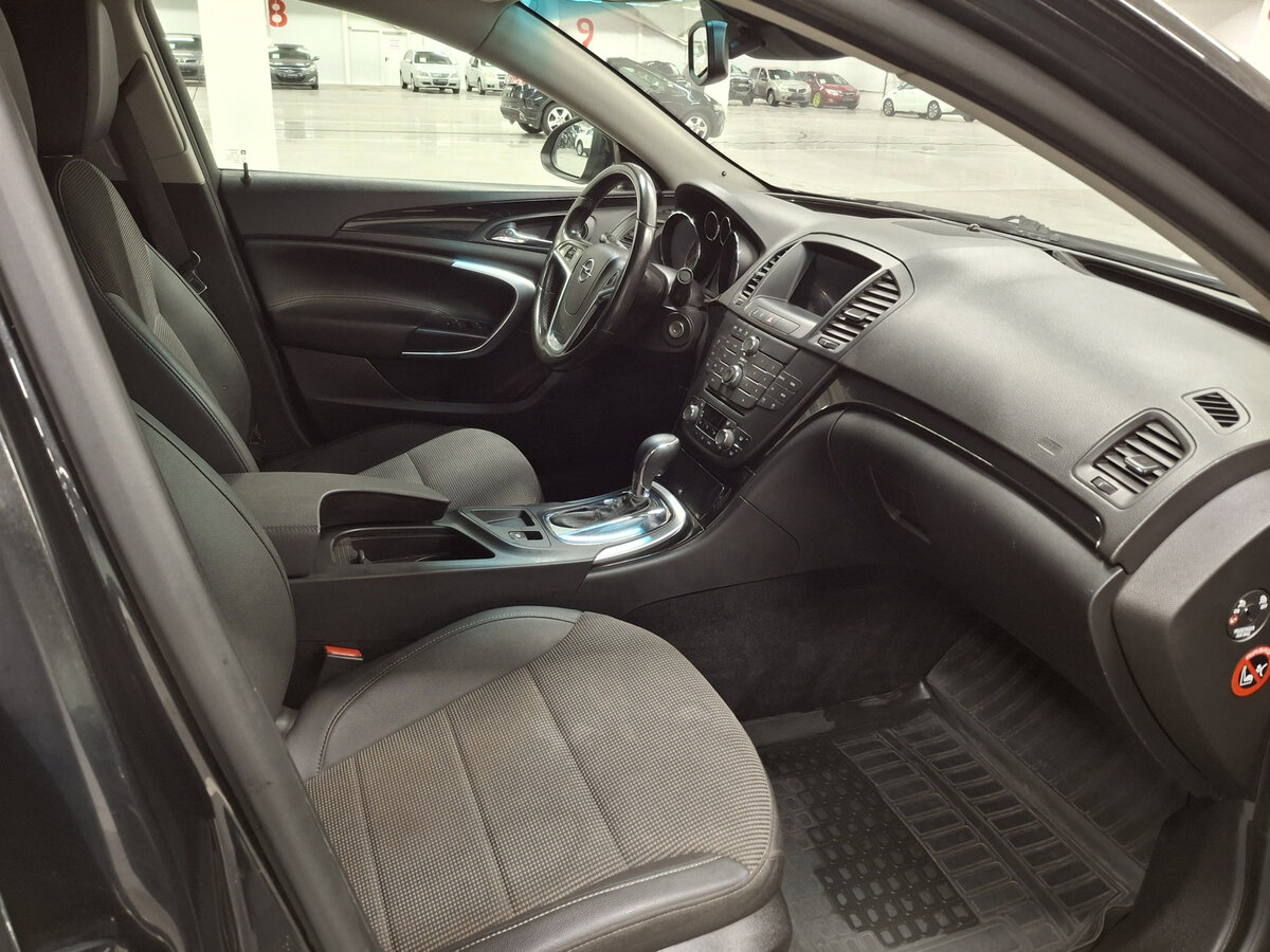 Opel Insignia с пробегом — 2011 год. Фото: #10