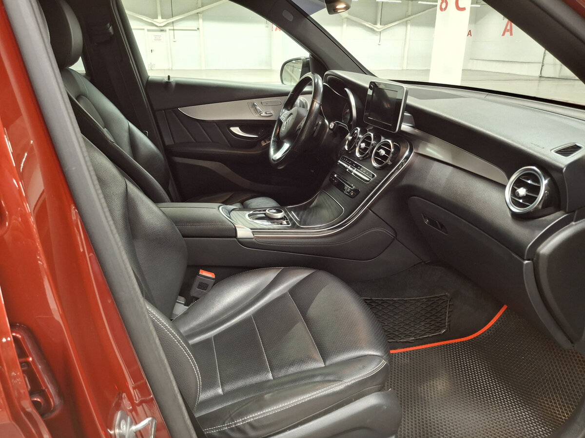 Mercedes-Benz GLC с пробегом — 2018 год. Фото: #10