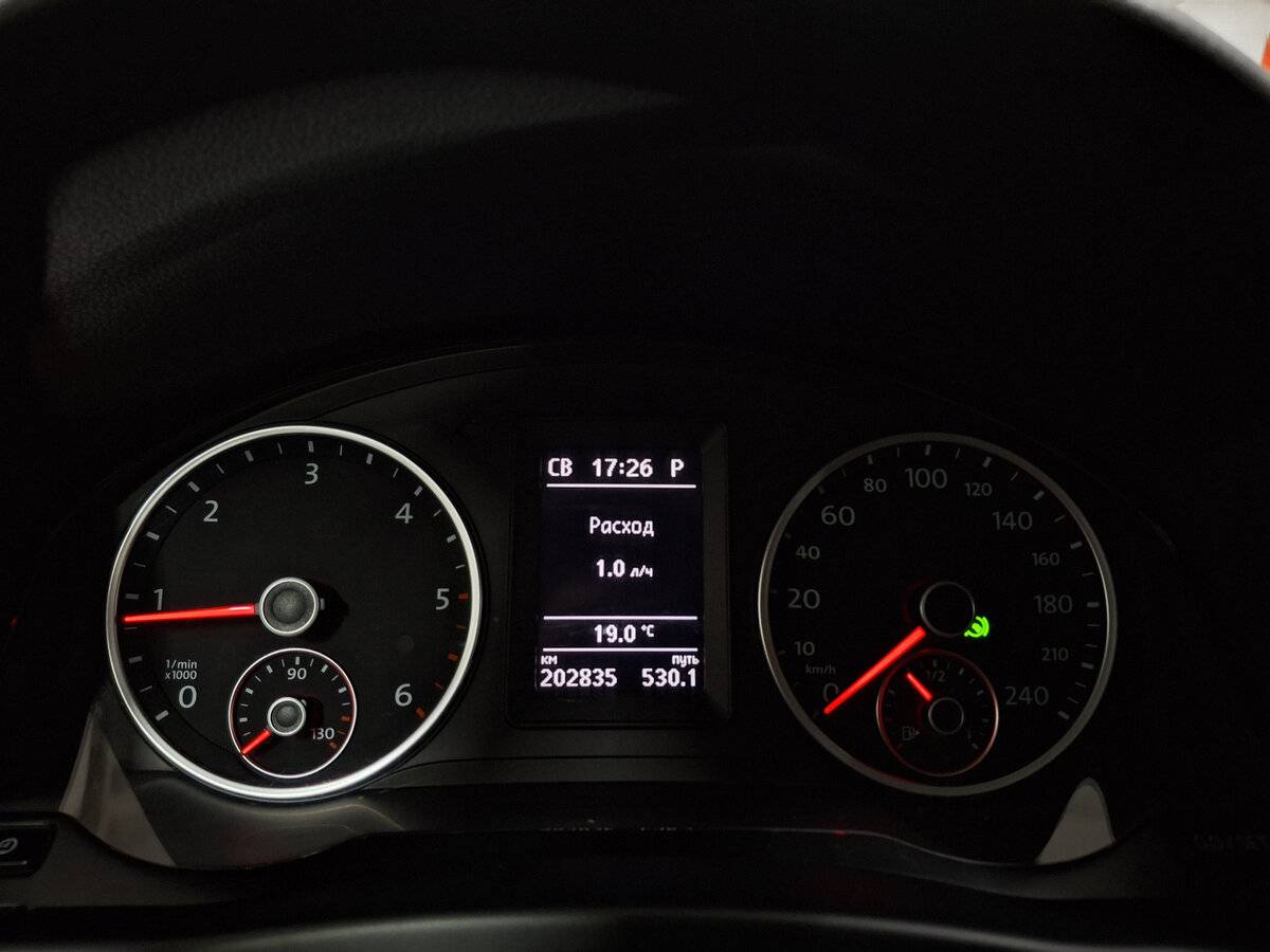 Volkswagen Tiguan с пробегом — 2015 год. Фото: #12